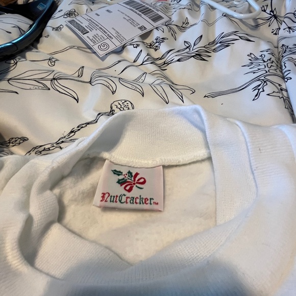 The Cutest Vintage 80s Christmas/Holiday Cottage Sweatshirt Small By Nutcracker - Picture 7 of 7